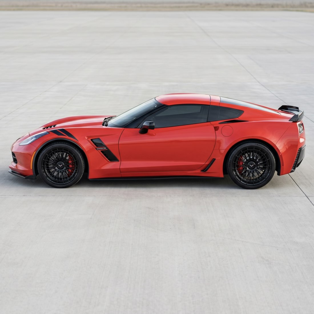 Corvette C7 — Gloss black