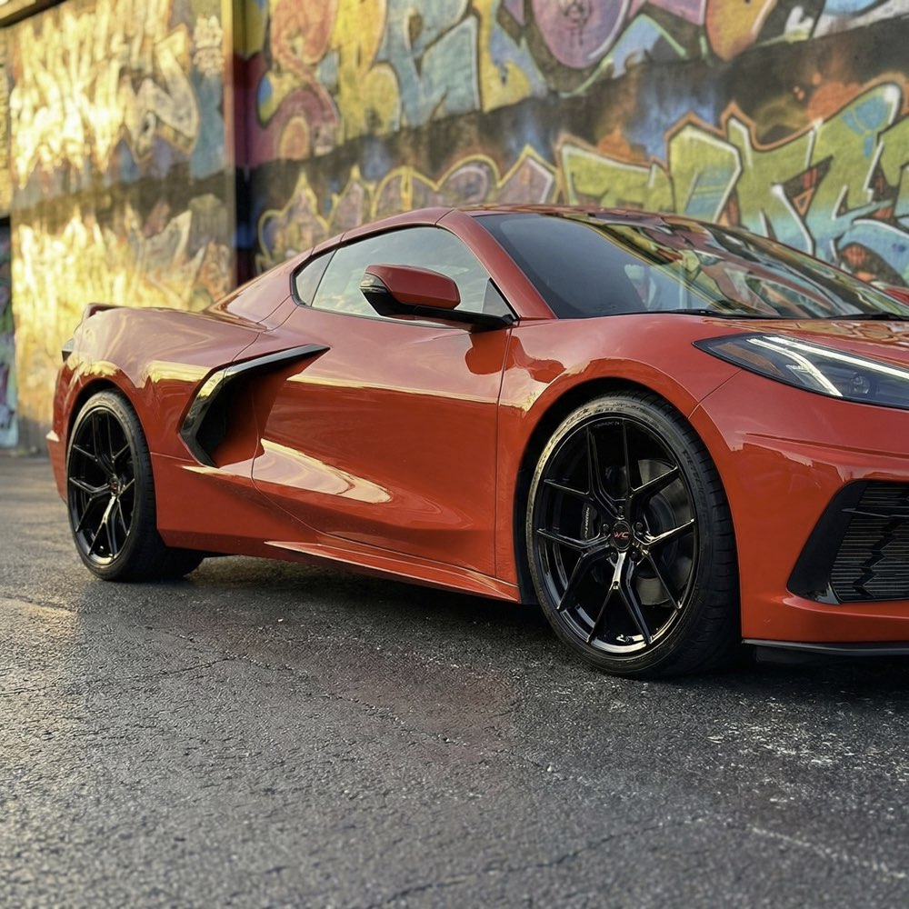 Corvette C8 Stingray — Gloss black