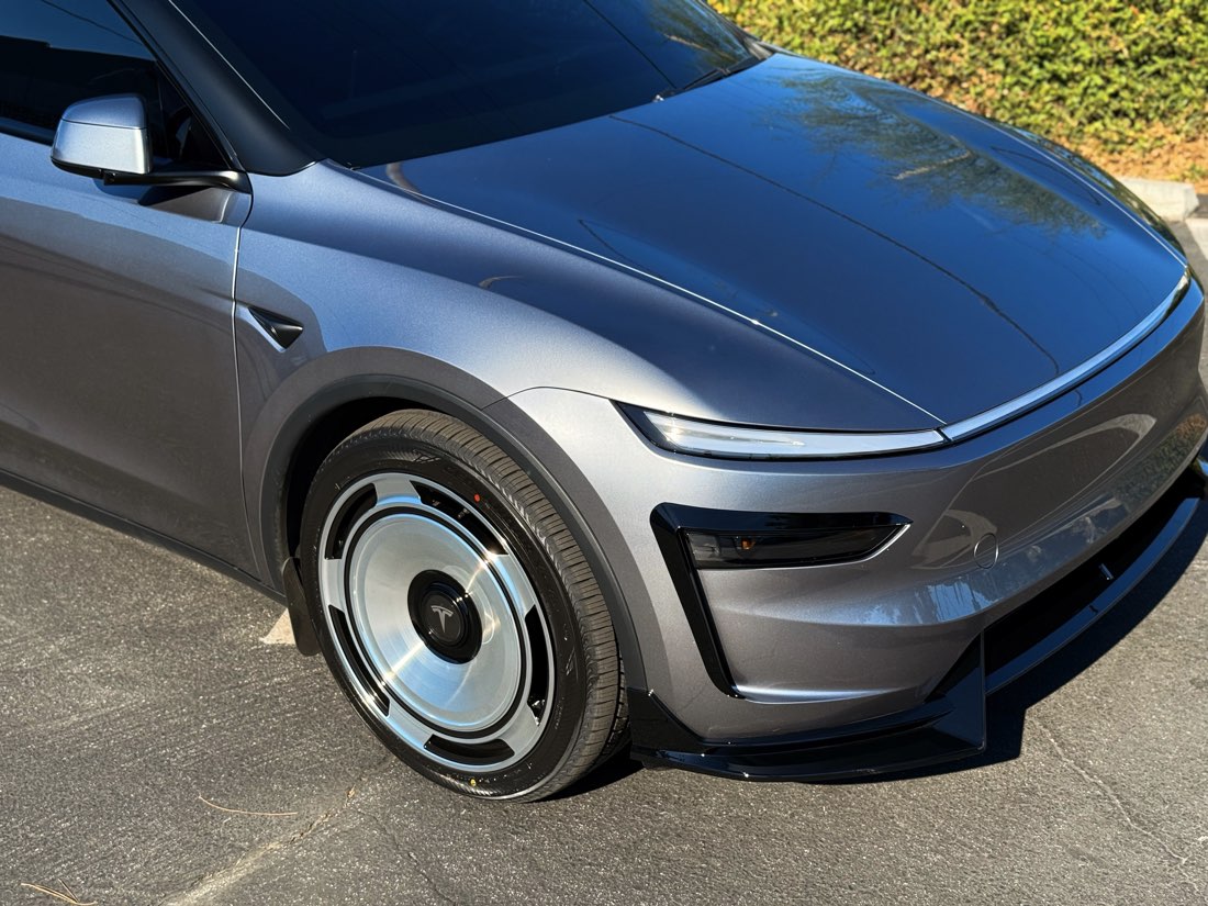 Tesla Model Y — Gloss black machined