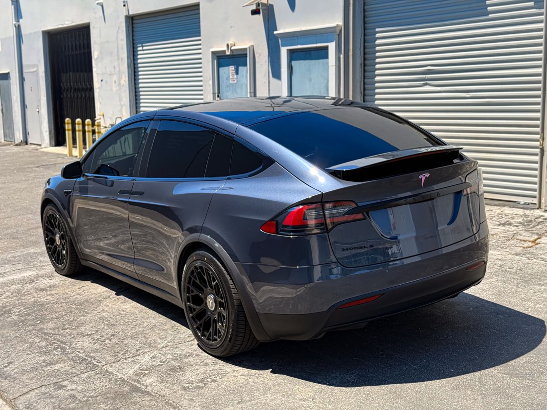 Tesla Model X — WC-L20 · Gloss black